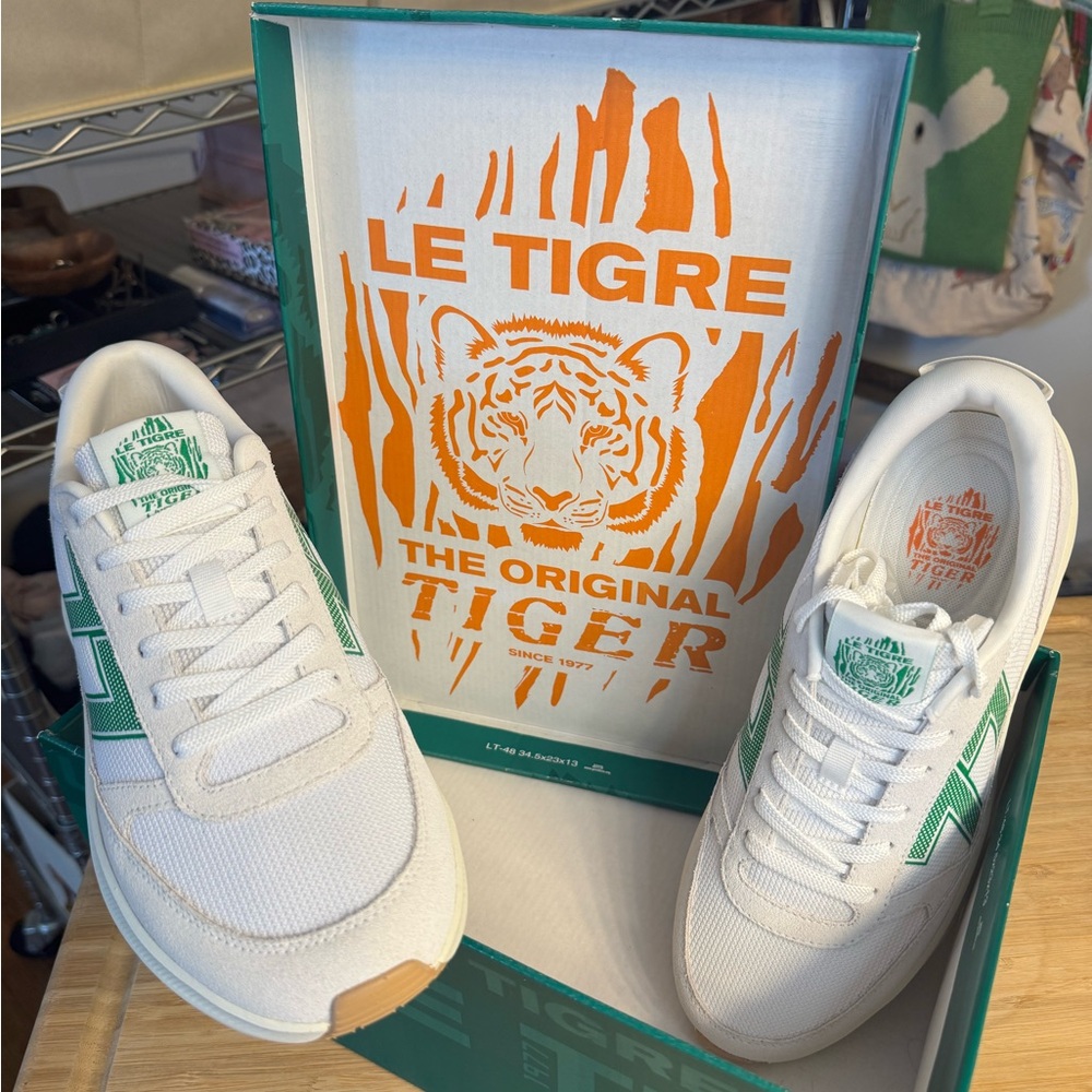 #311: Le Tigre White and Green Men's size8/ Women’s size10 Sneakers - Picture 2 of 5